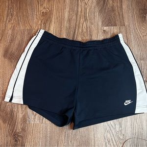 Nike Sportswear Women's Black Shorts Size Large 12-14